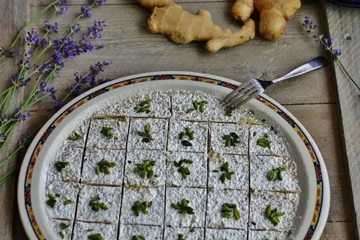 طرز تهیه حلوا زنجبیلی با بافت نرم و لطیف مخصوص سفرههای افطاری