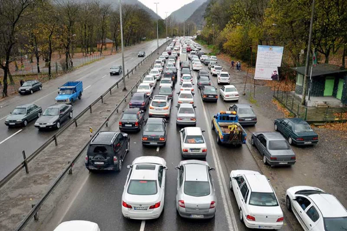 ترافیک سنگین در ورودیهای تهران/ انسداد چند محور در جادههای کشور