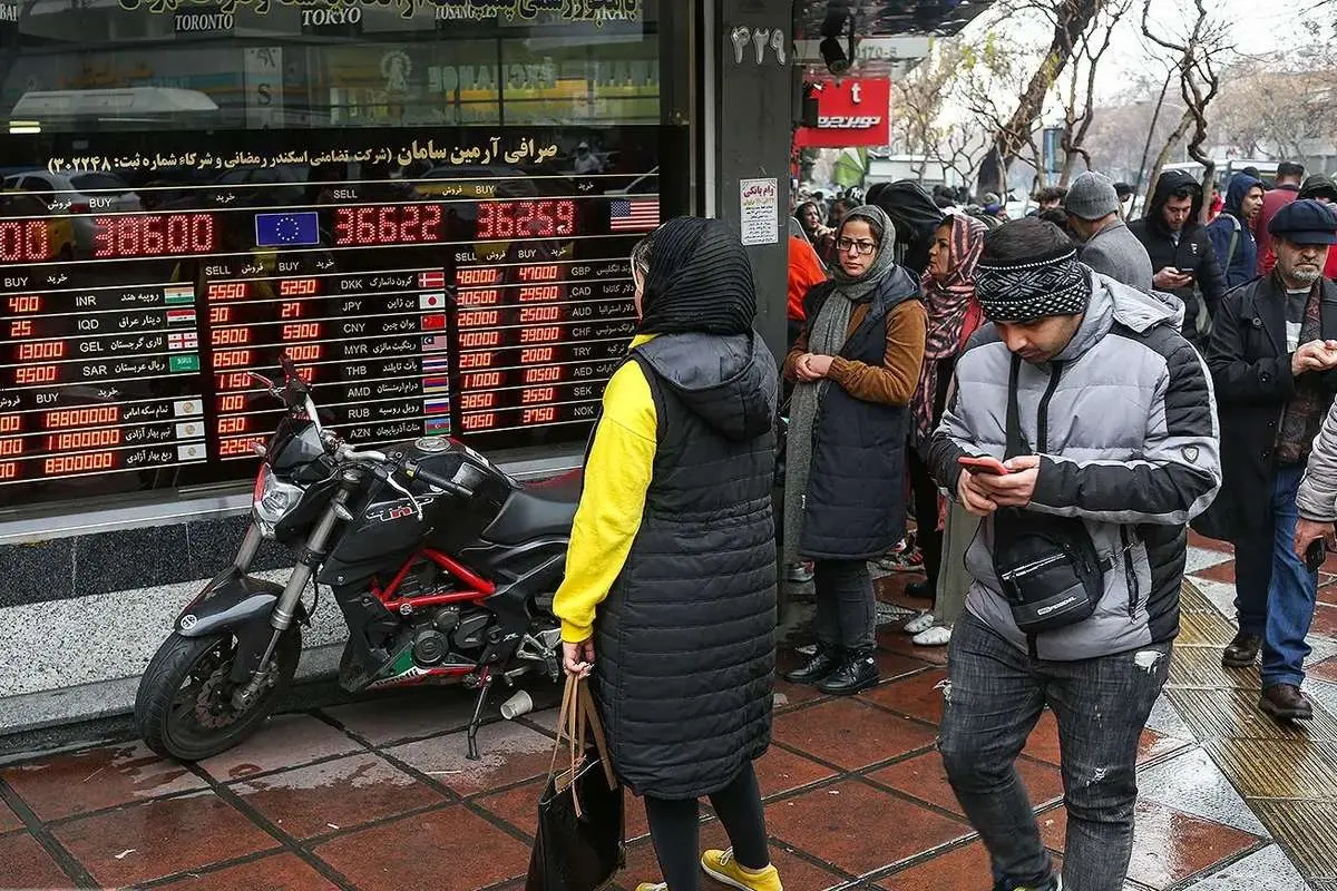 قیمت لحظه ای دلار امروز جمعه ۱ اسفند ۱۴۰۴