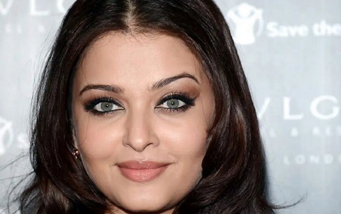 سفر زمان| آیشواریا رای در مراسم خاکسپاری مادر آمیتا باچان؛ سال 1386