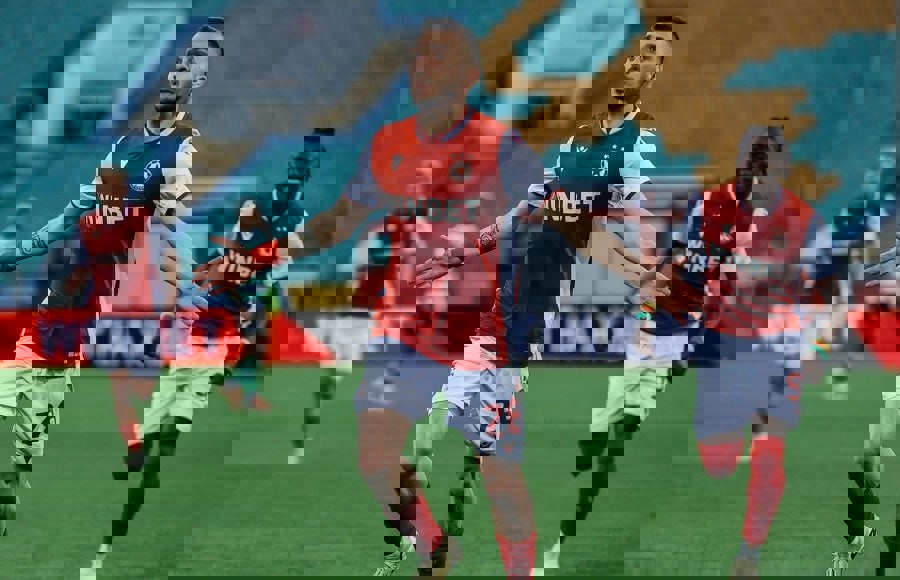 یوانیس پیتاس مهاجم مدنظر استقلال کیست؟ آمار و گلزنی‌ها