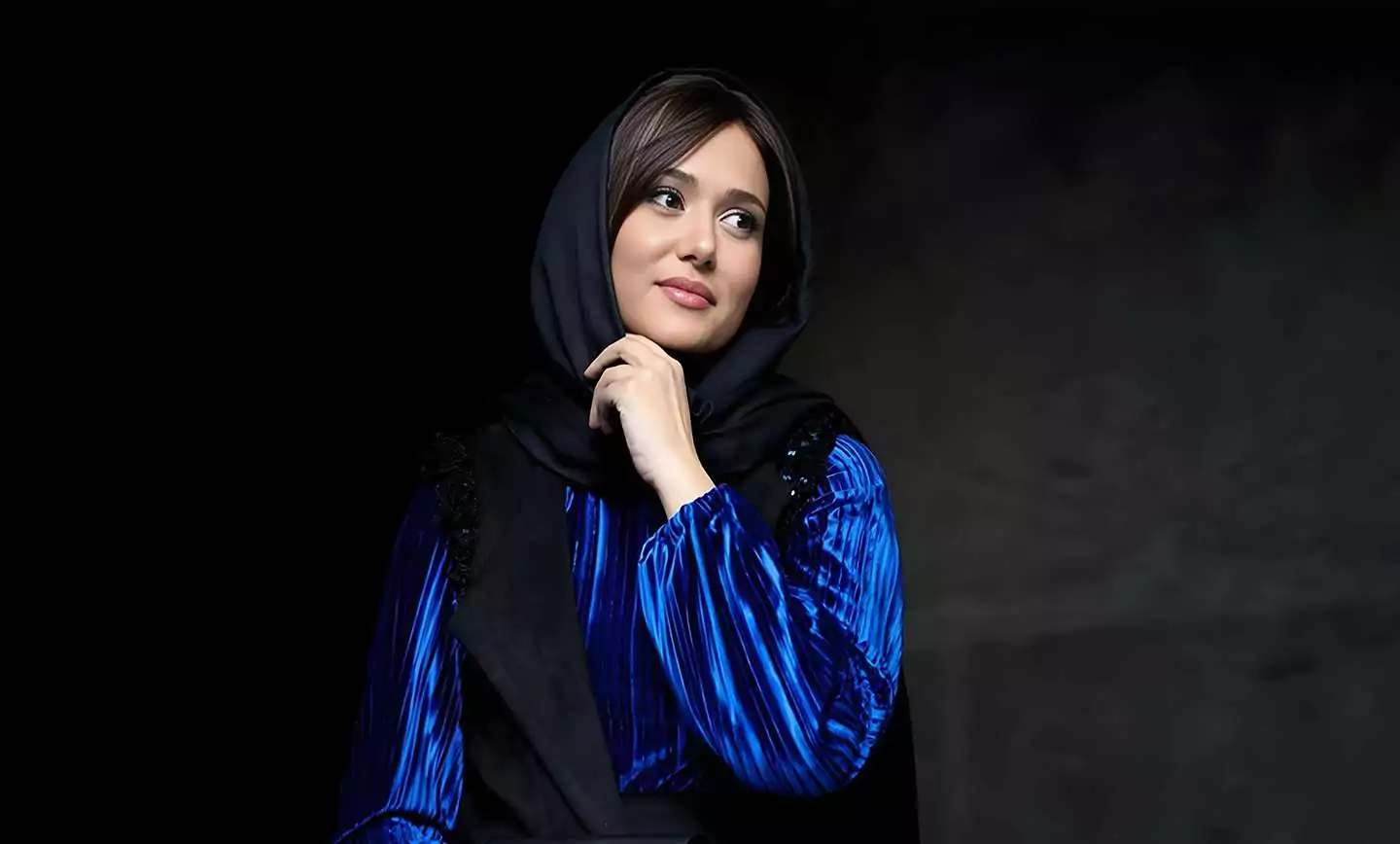 عکس| استایل دیده نشده پریناز ایزدیار کنار ساحل با شلوار ورزشی