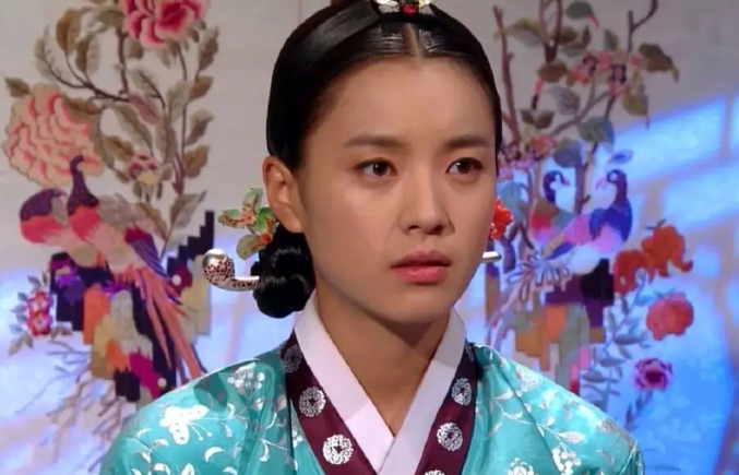 عکس| سفر در زمان؛ «دونگ یی» سریال دونگ یی در 39 سالگی و در یک رستوران در سئول