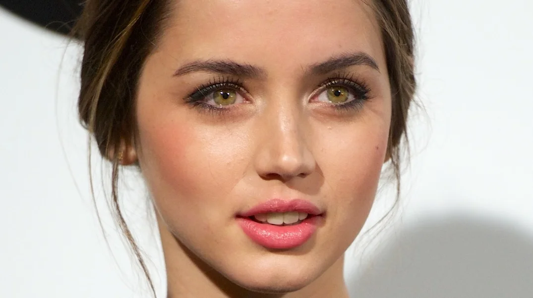 گردنبند عظیم الجثه آنا د آرماس