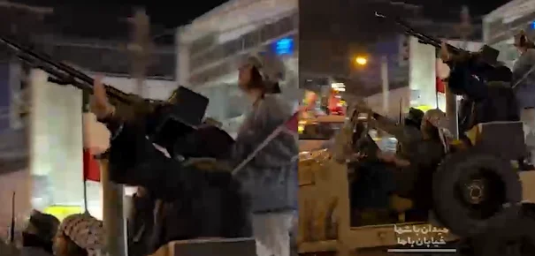 فیلم دختران ایرانی پشت تیربار در خیابانهای تهران