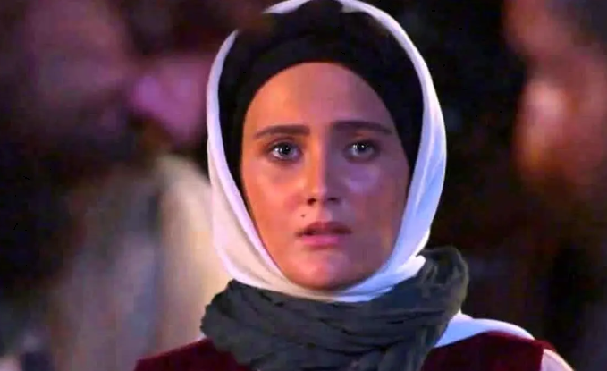 عکس| سفر زمان؛ تیپ و چهرۀ «بانو» (سریال سوجان) با لباس جنوبی در جزیرۀ قشم