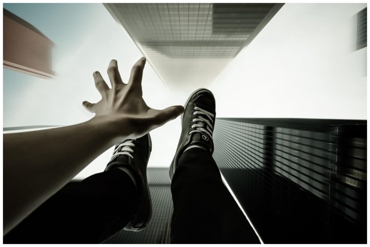 هنگام به خواب رفتن حس میکنید درحال سقوط هستید؟ بخوانید