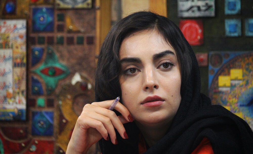 سفر زمان | چهره «مینو» سریال «بیگانه ای با من است» با چادر گل گلی در حرم امام رضا (ع)