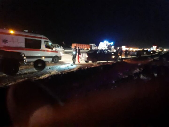 تصادف زنجیره‌ای در جاده کرمان/ رفسنجان ١١ مصدوم و ٣ فوتی داشت