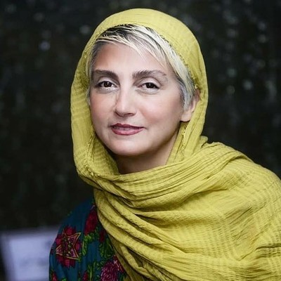 عکس استایل مونوکروم رویا جاویدنیا، بازیگر نقش مادر ارغوان در سریال بازنده / در 59 سالگی شیک و باکلاس!