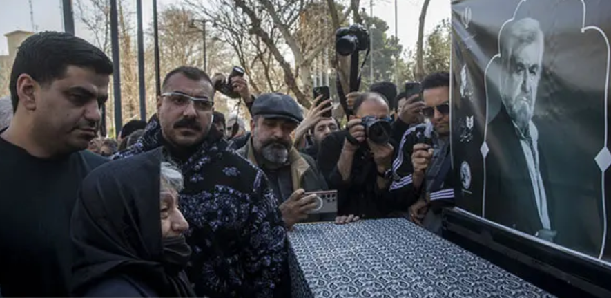 مراسم تشییع عنایت بخشی با حضور هنرمندان