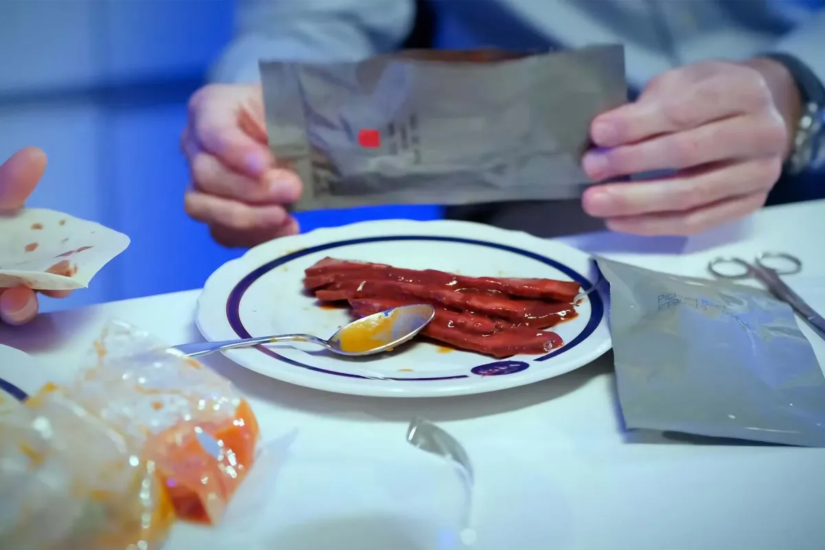 فضانوردان آرتمیس ۲ درطول سفر به ماه چه غذاهایی میخورند؟