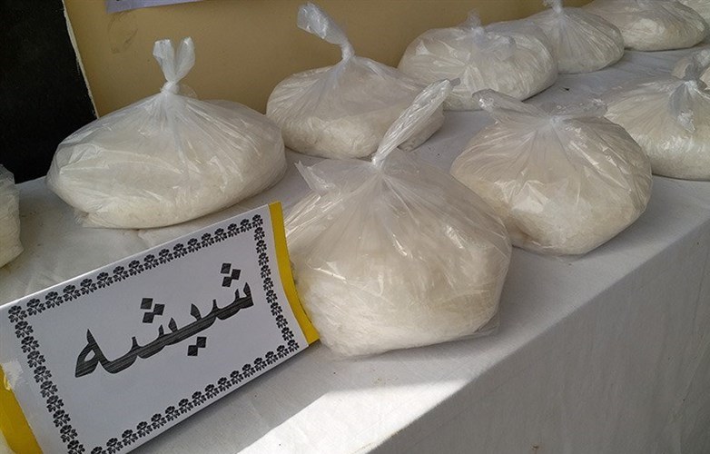 500 کیلوگرم موادمخدر شیشه در قلعه‌گنج کرمان کشف شد / آتش‌سوزی خودروی حامل موادمخدر و فرار قاچاقچیان