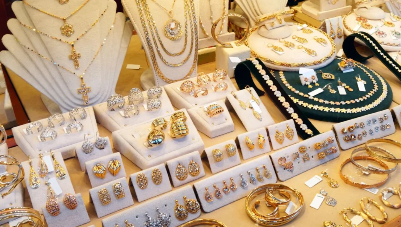 پیش ‌بینی قیمت طلا و سکه پنجشنبه ۴ دی ۱۴۰۴ / دلار و تقاضا پرواز دوباره بازار طلا را رقم زدند