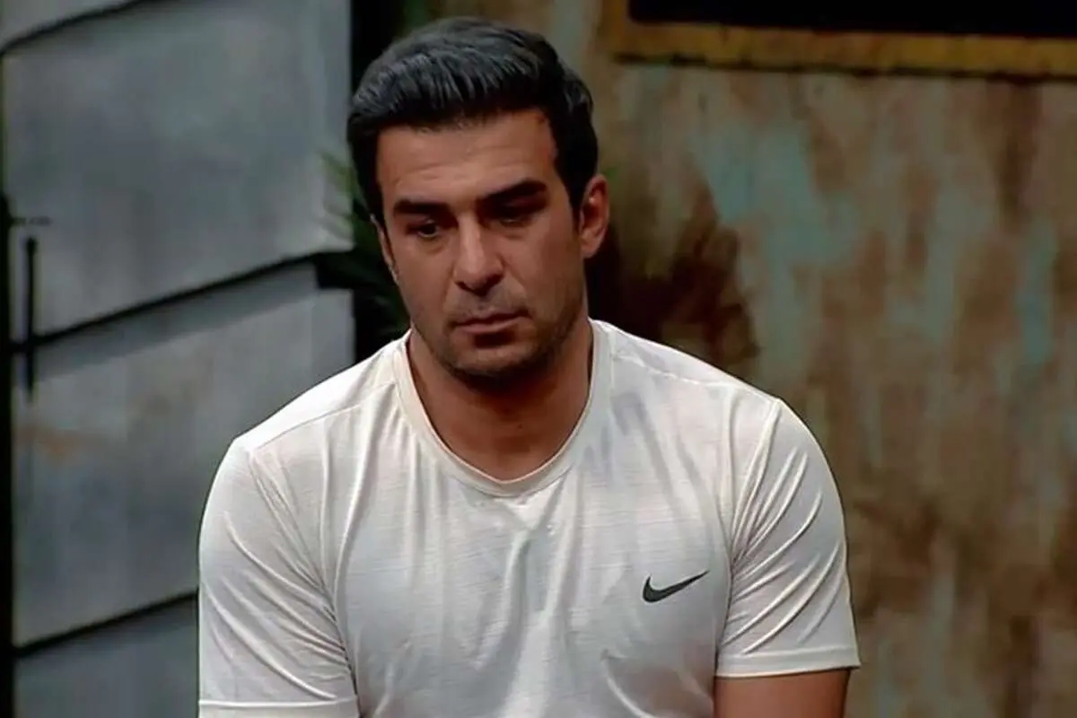 ضجه های تلخ یوسف تیموری در آغوش پدر رضا داوودنژاد در نبود رفیقش