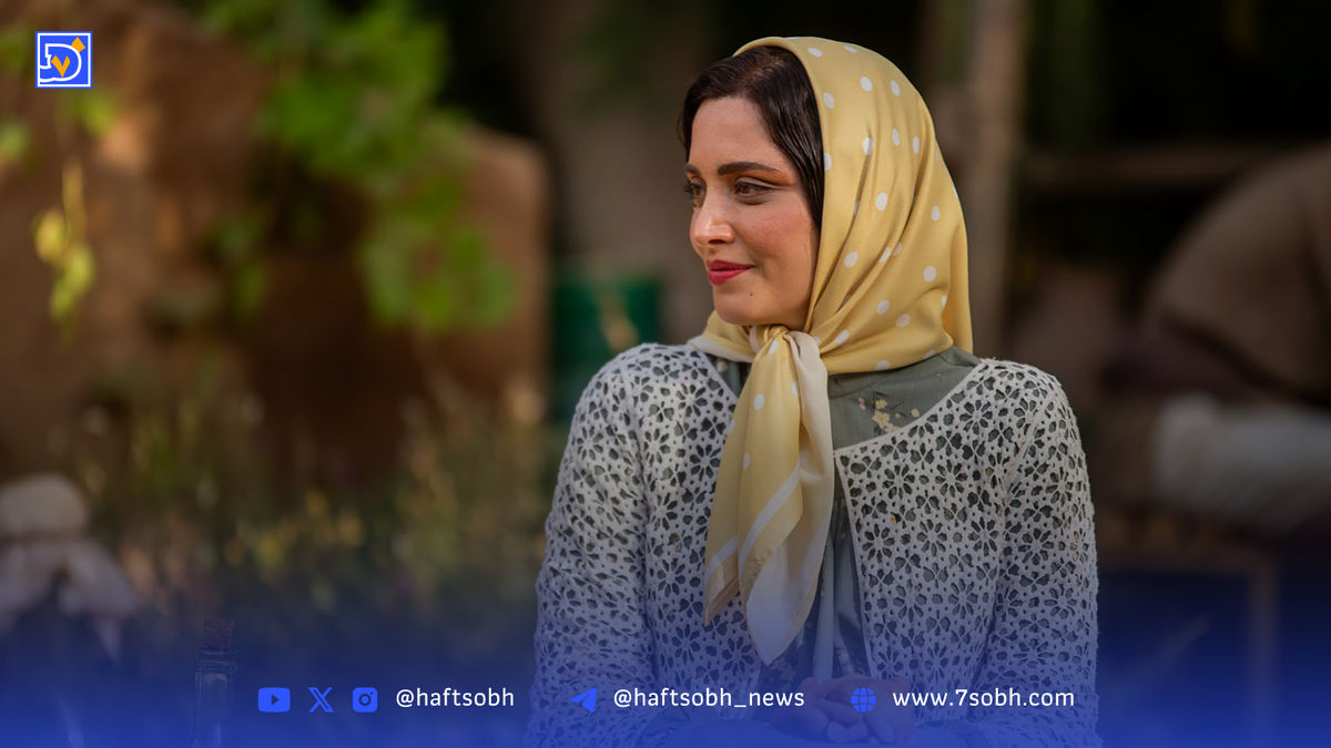 رونمایی از استایل بهنوش طباطبایی در جشن حافظ/ لباس سنتی با الهام از هنر سوزن‌دوزی ایرانی