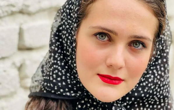 سفر زمان؛ چهرۀ «بانو» (سریال سوجان) در 21 سالگی با چادر گلدار در یزد