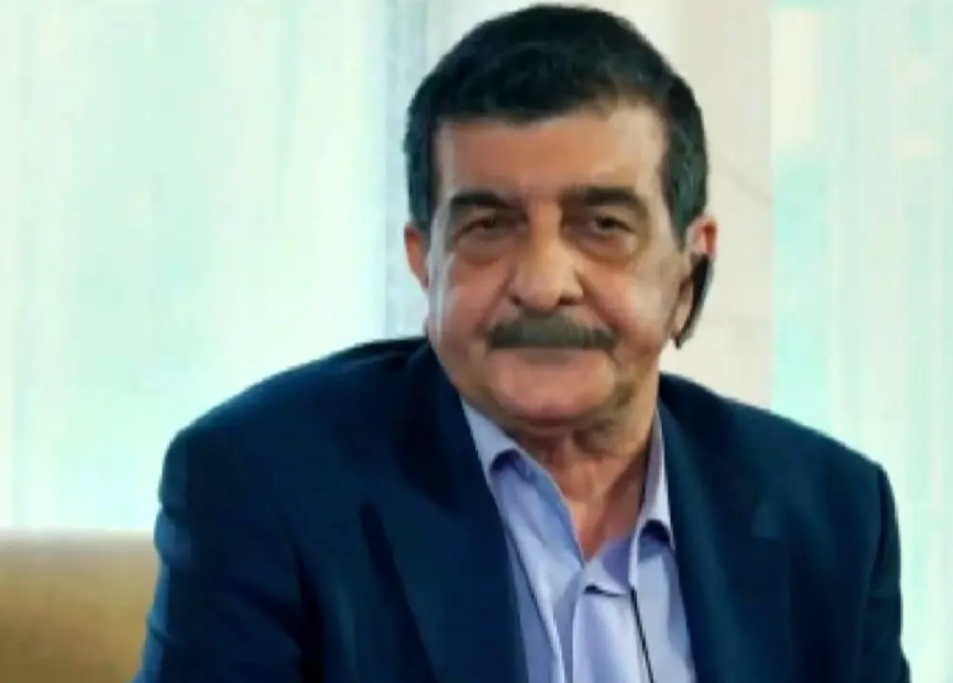 عکس| سفر در زمان؛ «بیاتی» سریال پایتخت 5 در جشن تولد 70 سالگی اش؛ سال 99