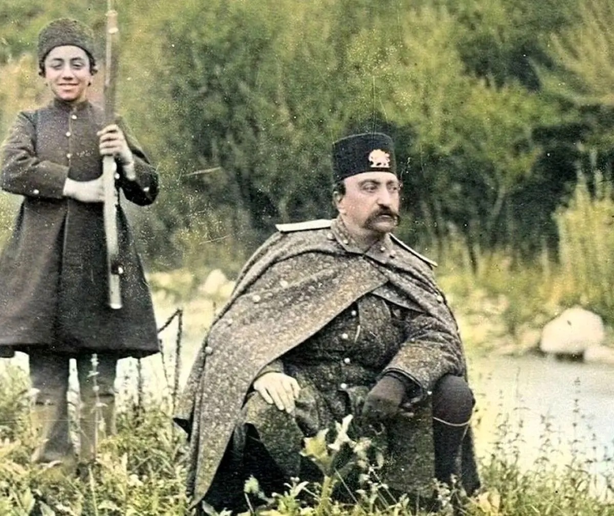 خدمتکاران مخصوص ناصرالدین شاه که دنبال کالسکه‌اش می‌دویدند