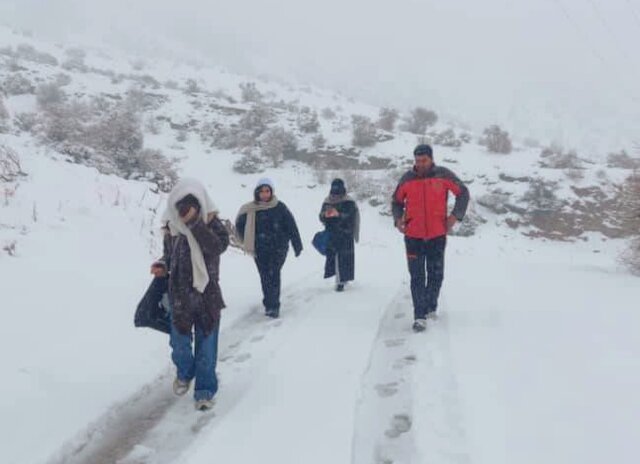 پنج فرد گرفتار شده در ارتفاعات مرزی میرآباد نجات یافتند