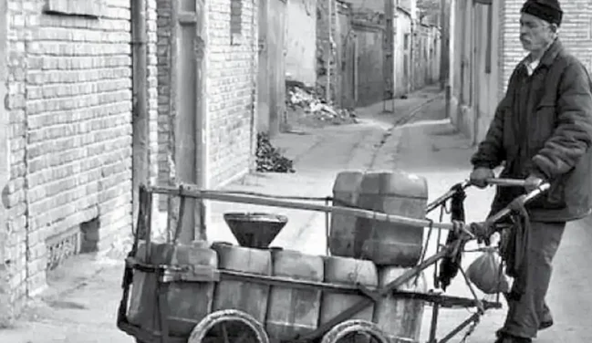 سفر در تاریخ| نفت‌فروش دوره‌گرد در تهران