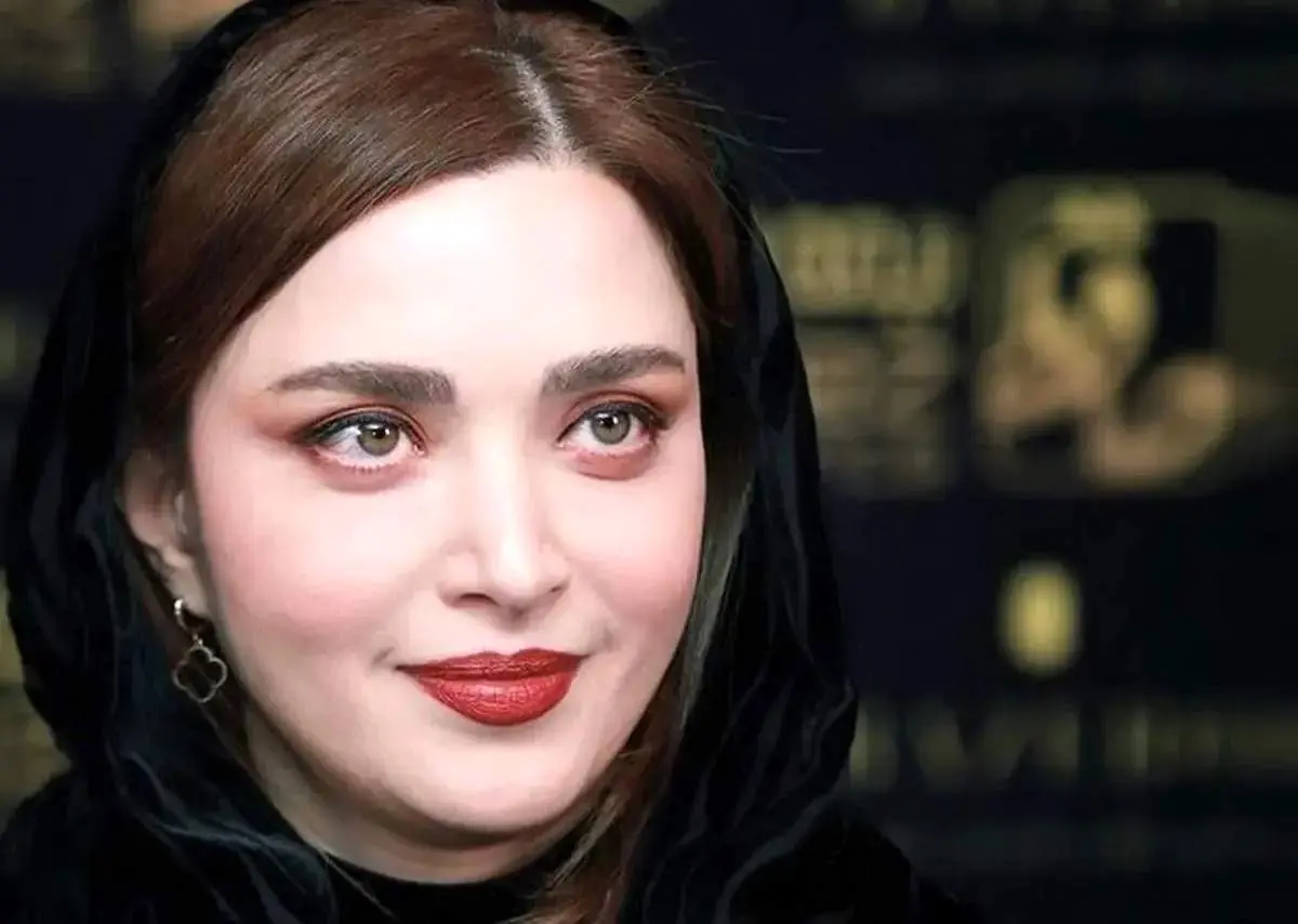نگاهی به تیپ و استایل بهنوش طباطبایی در مراسم زنده‌یاد اکبر عبدی