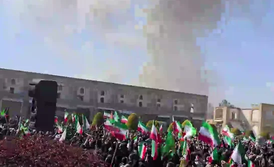 فیلم شعار الله اکبر مردم اصفهان در میدان امام هنگام حمله به استانداری اصفهان