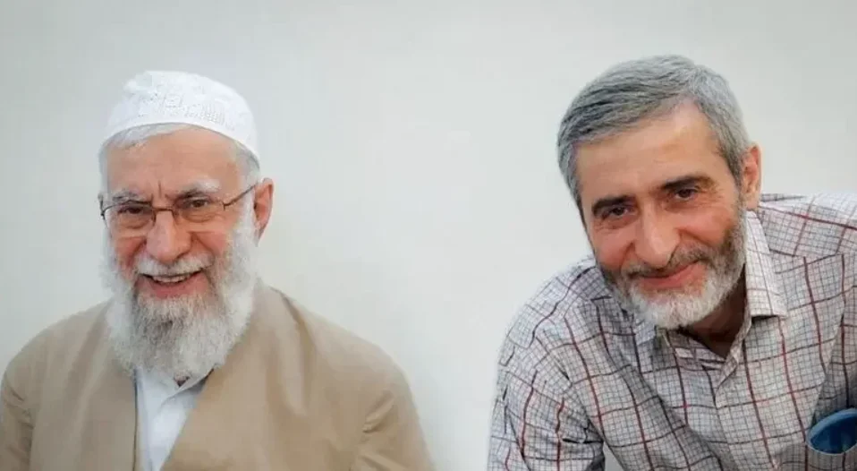 از سیده هدی خامنه ای چه می دانید؟ | عکس دختر رهبر شهید در کنار همسر و فرزندانش