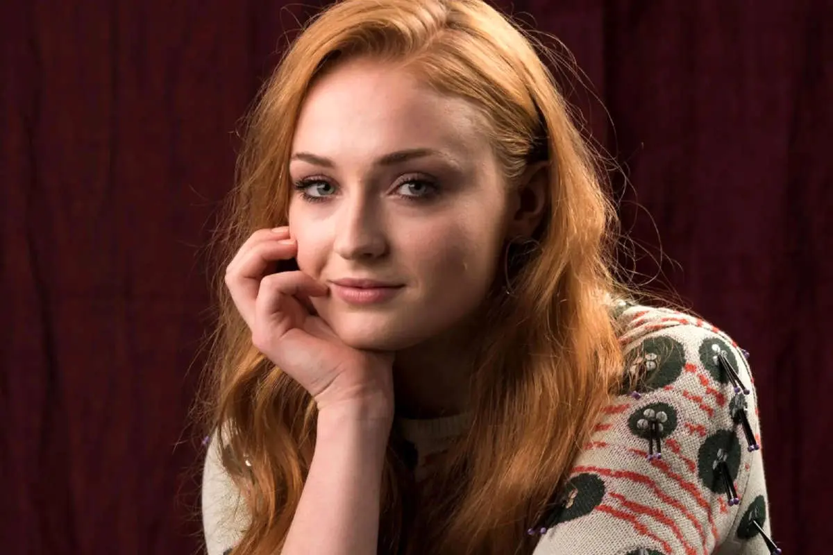 نقد و بررسی سوفی ترنر در پشت‌صحنه سریال مهاجم مقبره