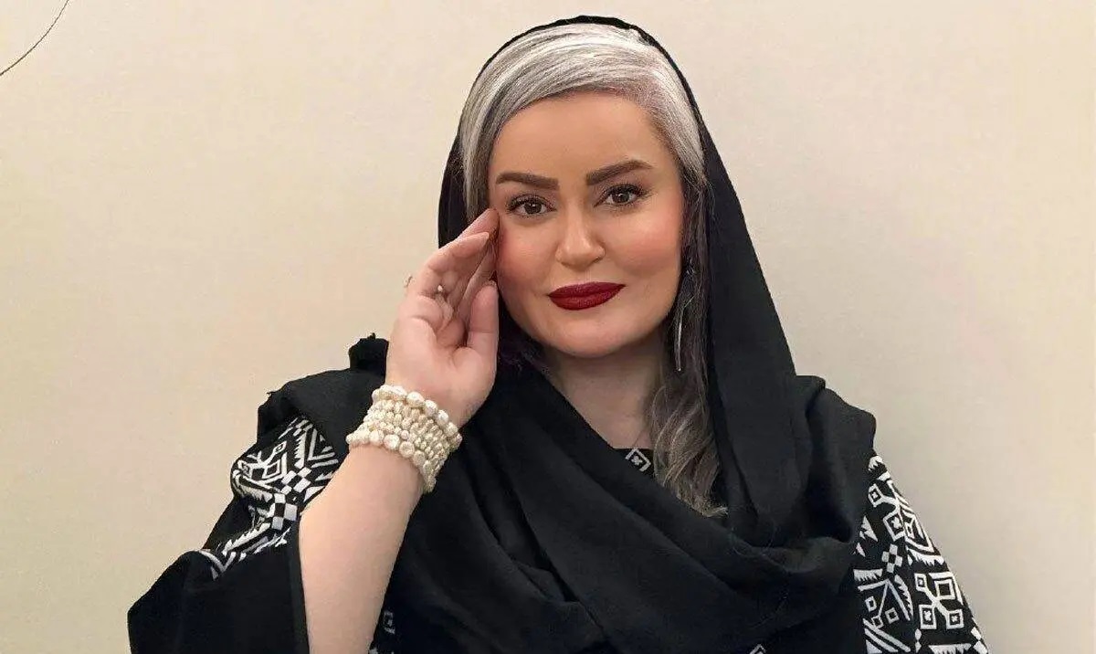 شمع روشن کردن نعیمه نظامدوست در خیابان+ عکس