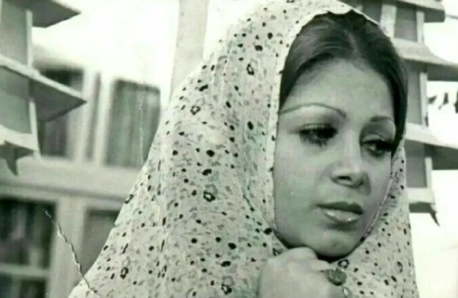 عکس| سفر در زمان؛ «شورانگیز طباطبایی و پسرش» در مراسم تشییع داود رشیدی؛ سال 95