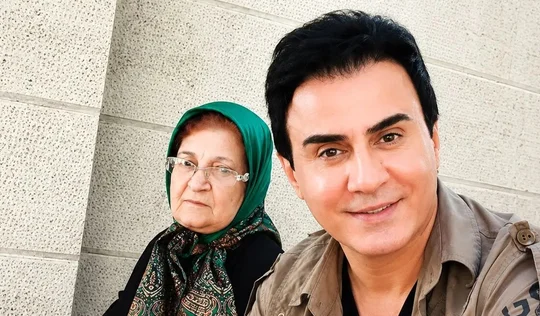 فیلم لحظه غذا دادن عمو پورنگ به مادرش