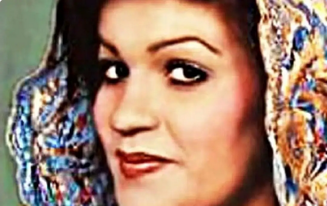 عکس| سفر در زمان؛ «گیتا، خواننده قبل انقلاب» در 70 سالگی؛ سال 1400