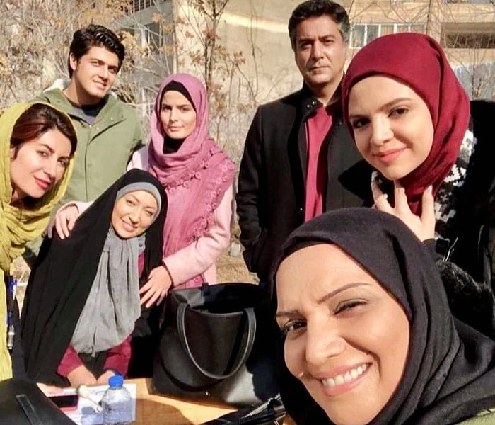 غزاله اکرمی در پشت صحنه هست و نیست