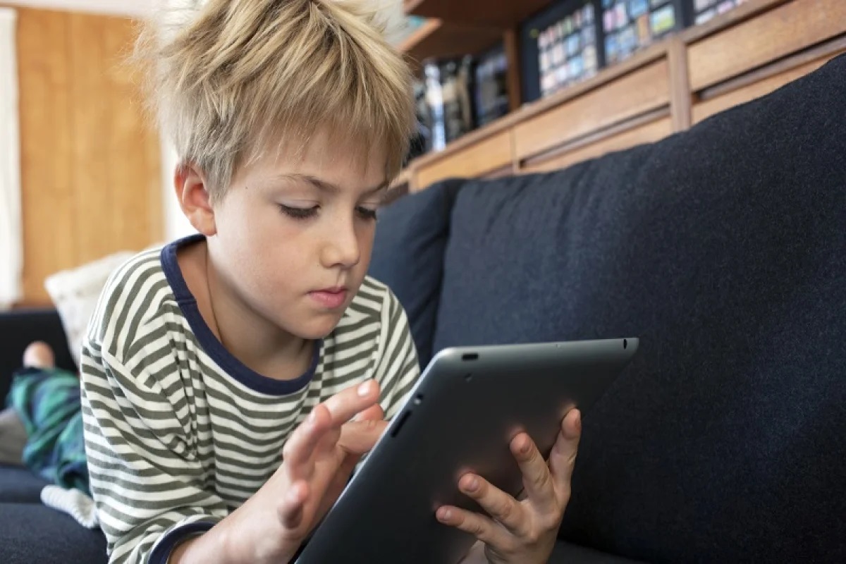 تکنیکهایی برای مراقبت از روان کودکان در برابر اخبار منفی