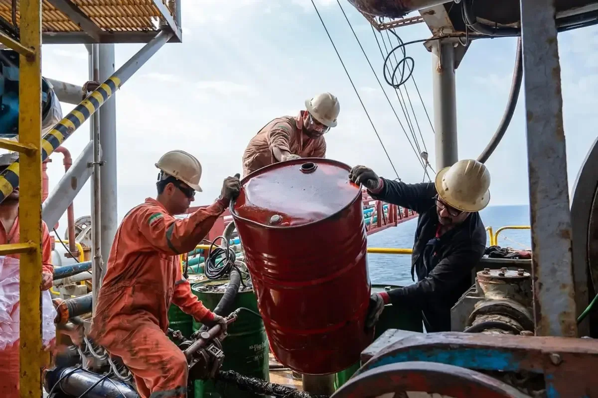 قیمت نفت بعد از اعلام آتش بس دو هفته ای جنگ تحمیلی