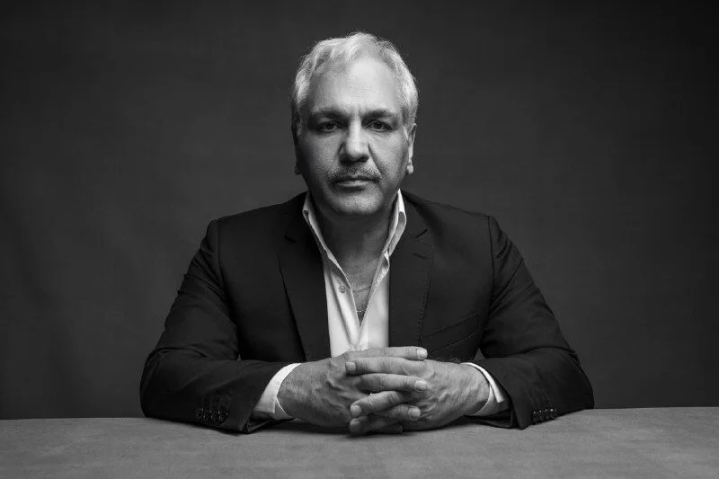 بیوگرافی، نقش و اعلام لیست بازیگران سریال «مرد سه هزارچهره» / اولین عکس گریم مهران مدیری