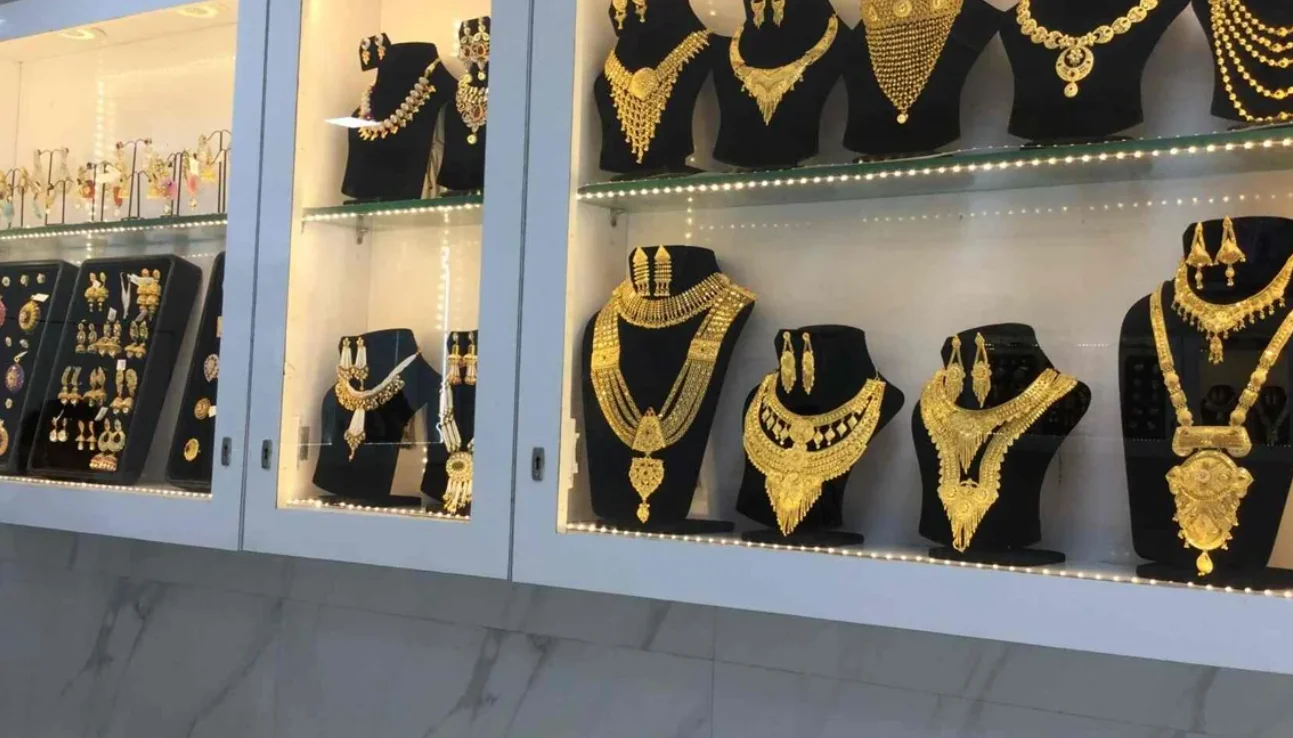 پیش بینی قیمت طلا و سکه دوشنبه ۱۷ فروردین ۱۴۰۵ / معامله‌گران طلا در انتظار بازگشایی بازار فیزیکی