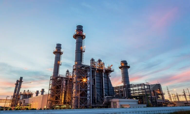 فعالیت پالایشگاه الرویس امارات متوقف شد