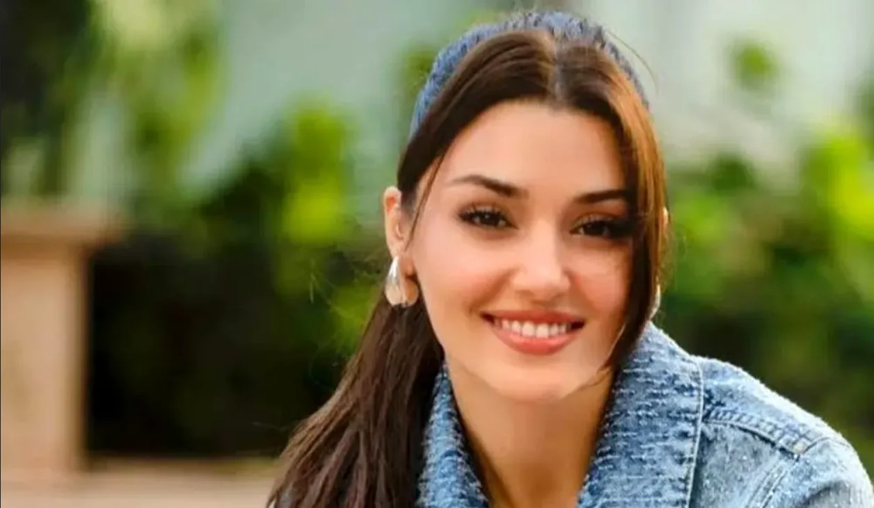 دکوراسیون فوق لاکچری باغ عمارت هانده ارچل زیباترین بازیگر ترکیه