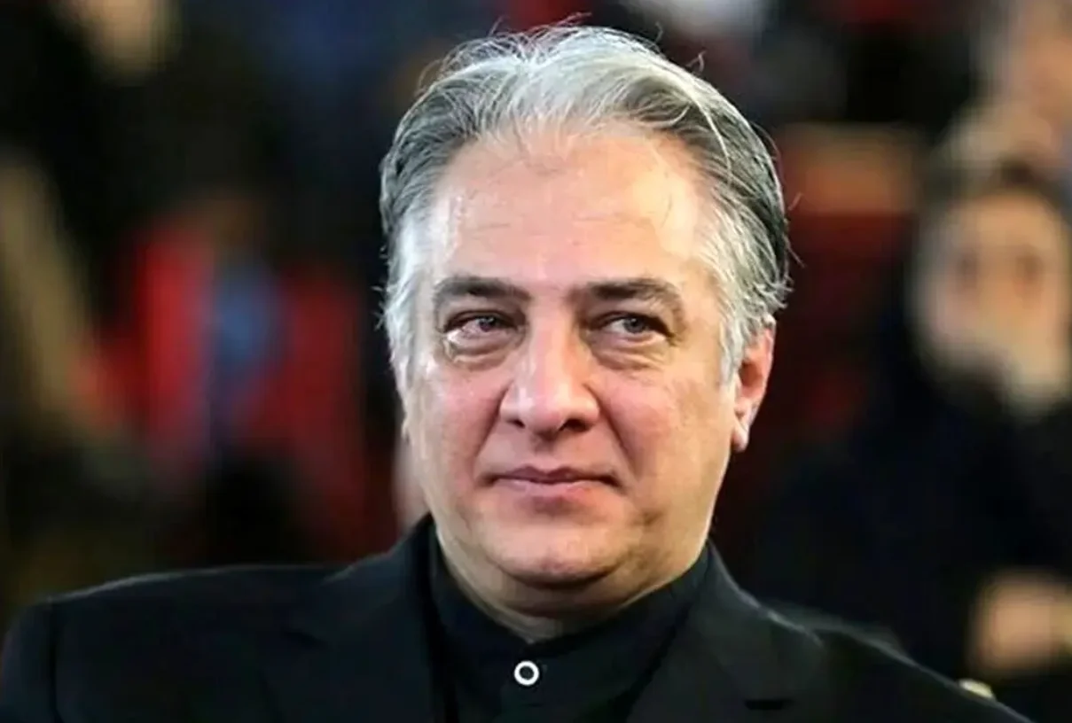 چیدمان فرانسوی خانه ایرج نوذری، بازیگر سریال ساهره / از پرده های شیک کاراملی تا عتیقه های ماندگار