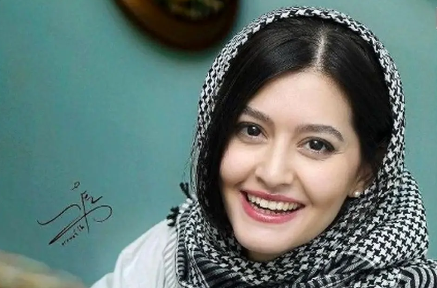 عکس/ استایل هندی پردیس احمدیه، پریسای سریال از یادرفته با شال و تسبیح سنتی