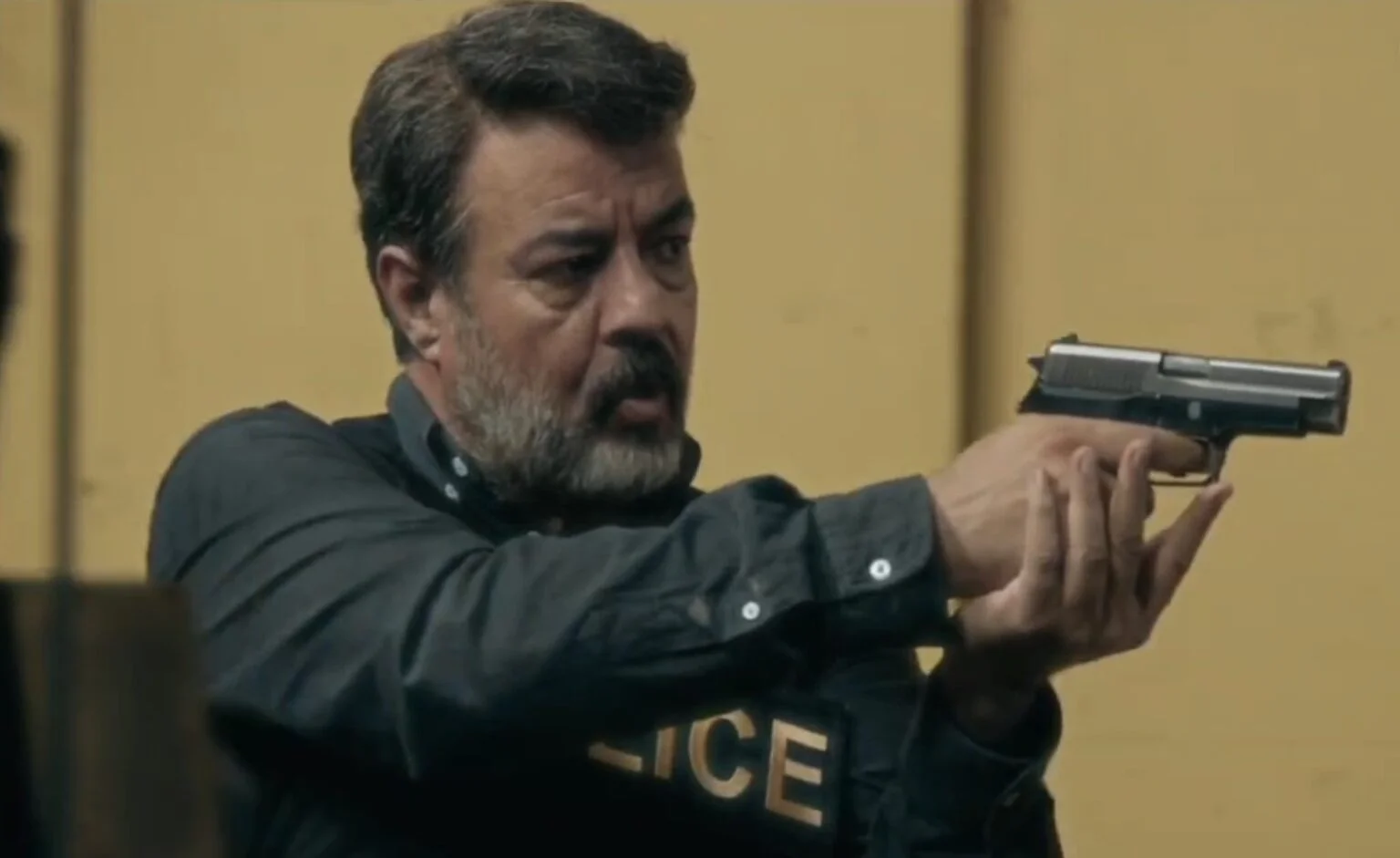 معرفی سریال بیست و یک + داستان و بازیگران