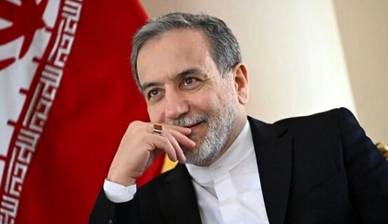 سفر در زمان؛ «عباس عراقچی» در دوران جنگ و در کنار همرزمانش در جبهه؛ دهه 60