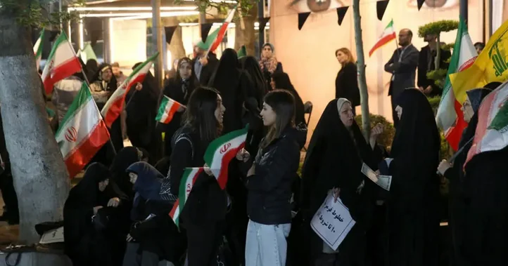 مداحی برای دختران کم حجاب در تجمع شبانه / هرکسی که چادریه تاج سرمونه