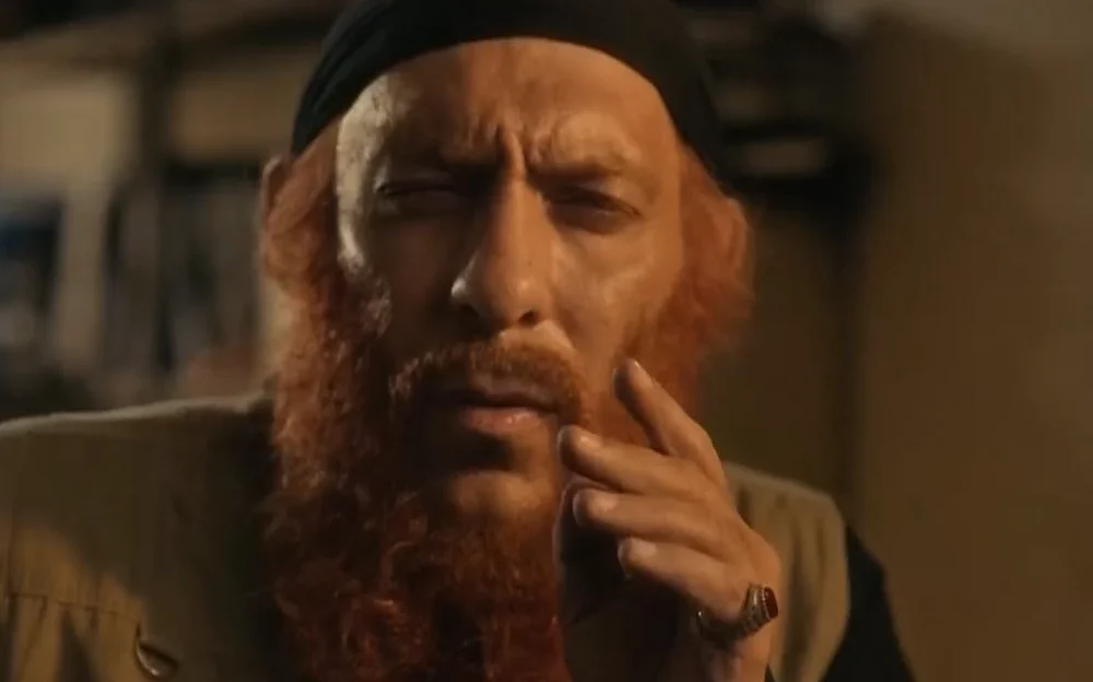 سفر در زمان | بازیگر داعشی سریال بیگانگان در کنار پسر خردسالش