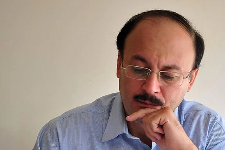 بغض بیژن عبدالکریمی در مدرسه میناب شکست: من خودم معلمم، به شاگردانم چی بگم از میناب؟