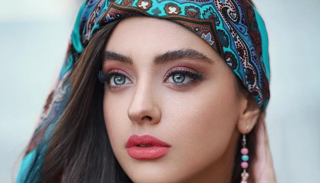 مدل، بیوتی بلاگر ایرانی و پنجاهمین زن زیبای سال ۲۰۲۵