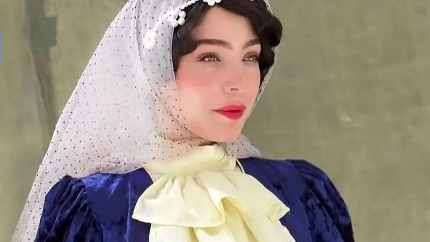 عکس| استایل زهرا، نیمتاج بامدادخمار با ترنچ‌کت در اکران فیلم شاه‌نقش