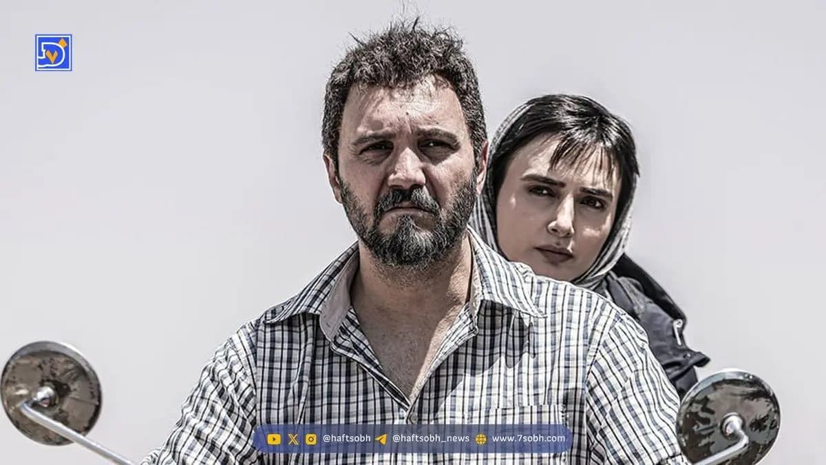 دکوراسیون خانه کامبیز دیرباز، بازیگر سریال میکائیل؛ از طرح قدیمی کاغذ دیواری تا دکوری‌های خوش‌رنگ روی میز پذیرایی + عکس